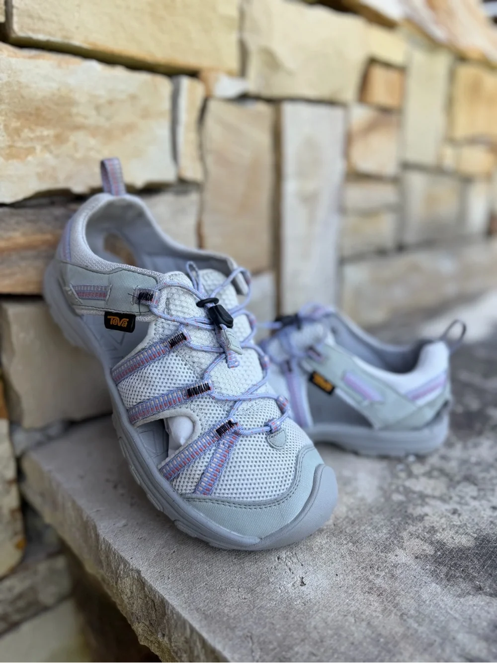 Teva kids Manatee Light Gray Sport Sandals with Pastel Stripe Webbing Sz-4.  F